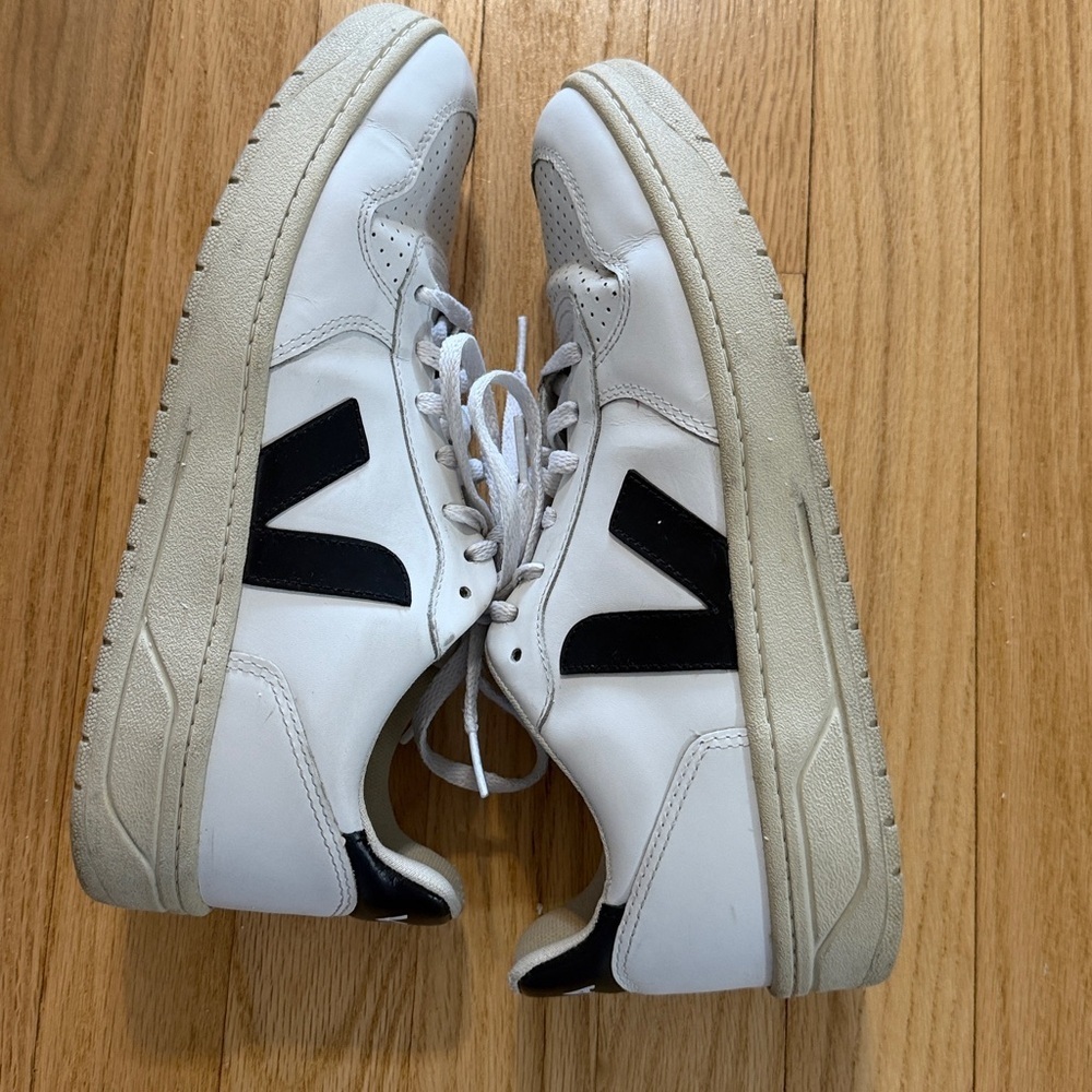 Veja V-10 Black/White Leather Sneakers Sz 9 - Picture 10 of 13